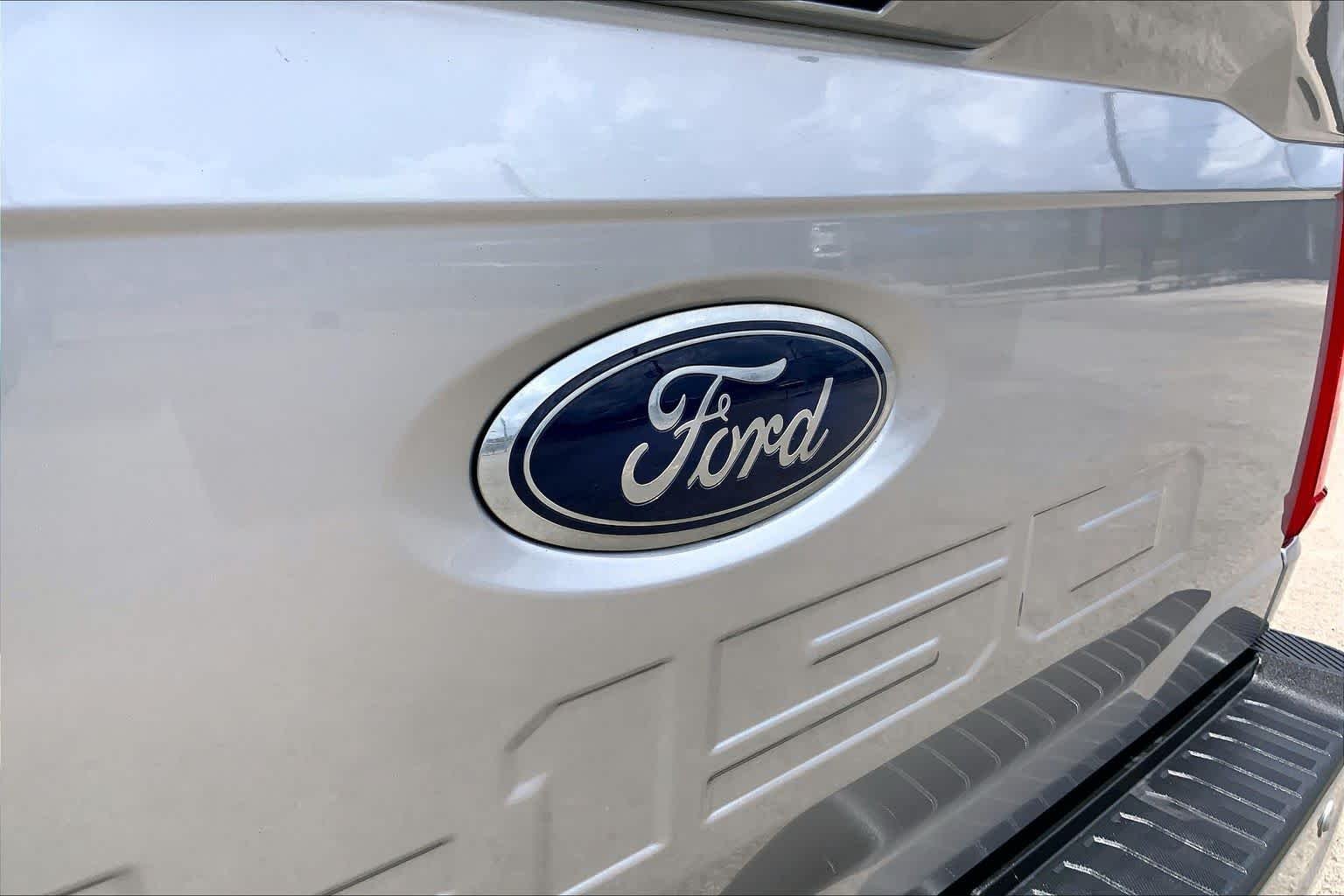 Used 2023 Iconic Silver Ford XLT image 10