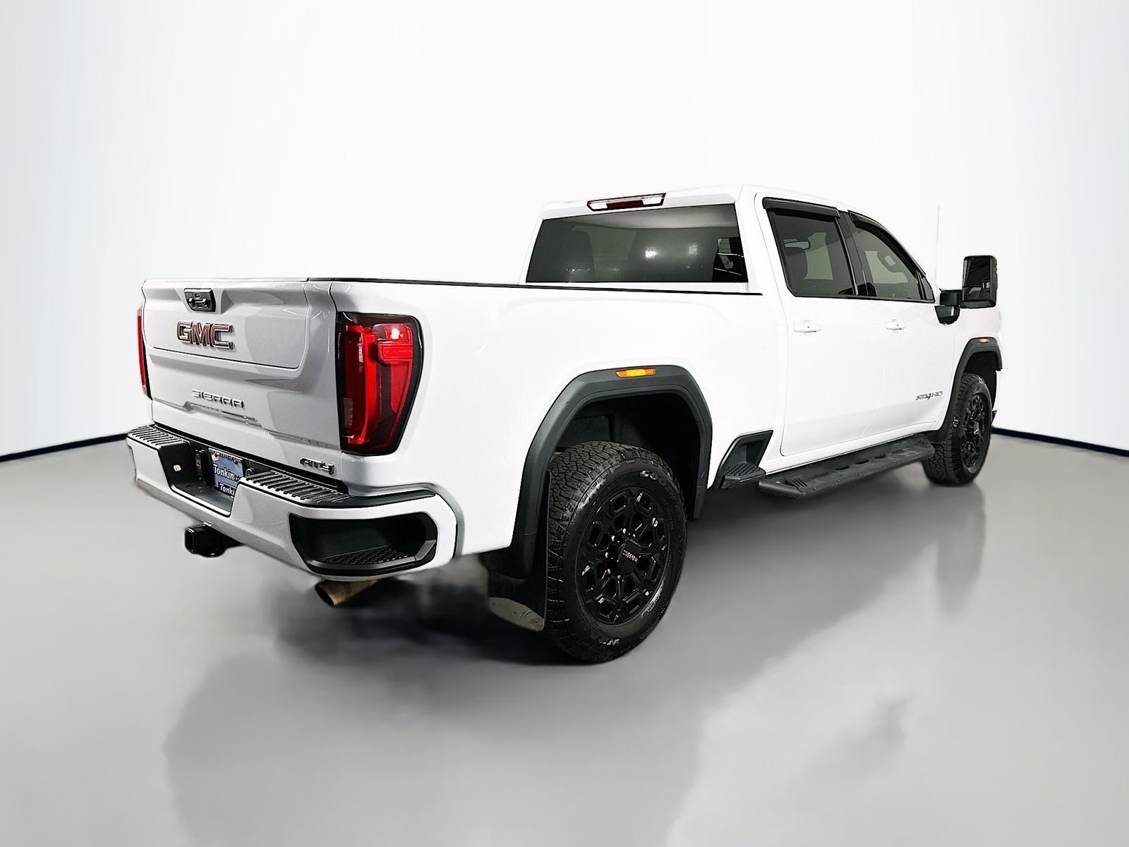 Used 2022 Summit White GMC AT4 image 11