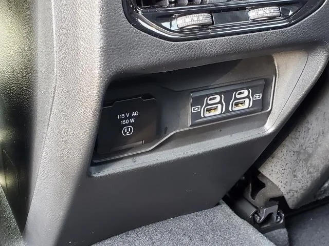 Used 2023 Silver Zynith Jeep Altitude image 27