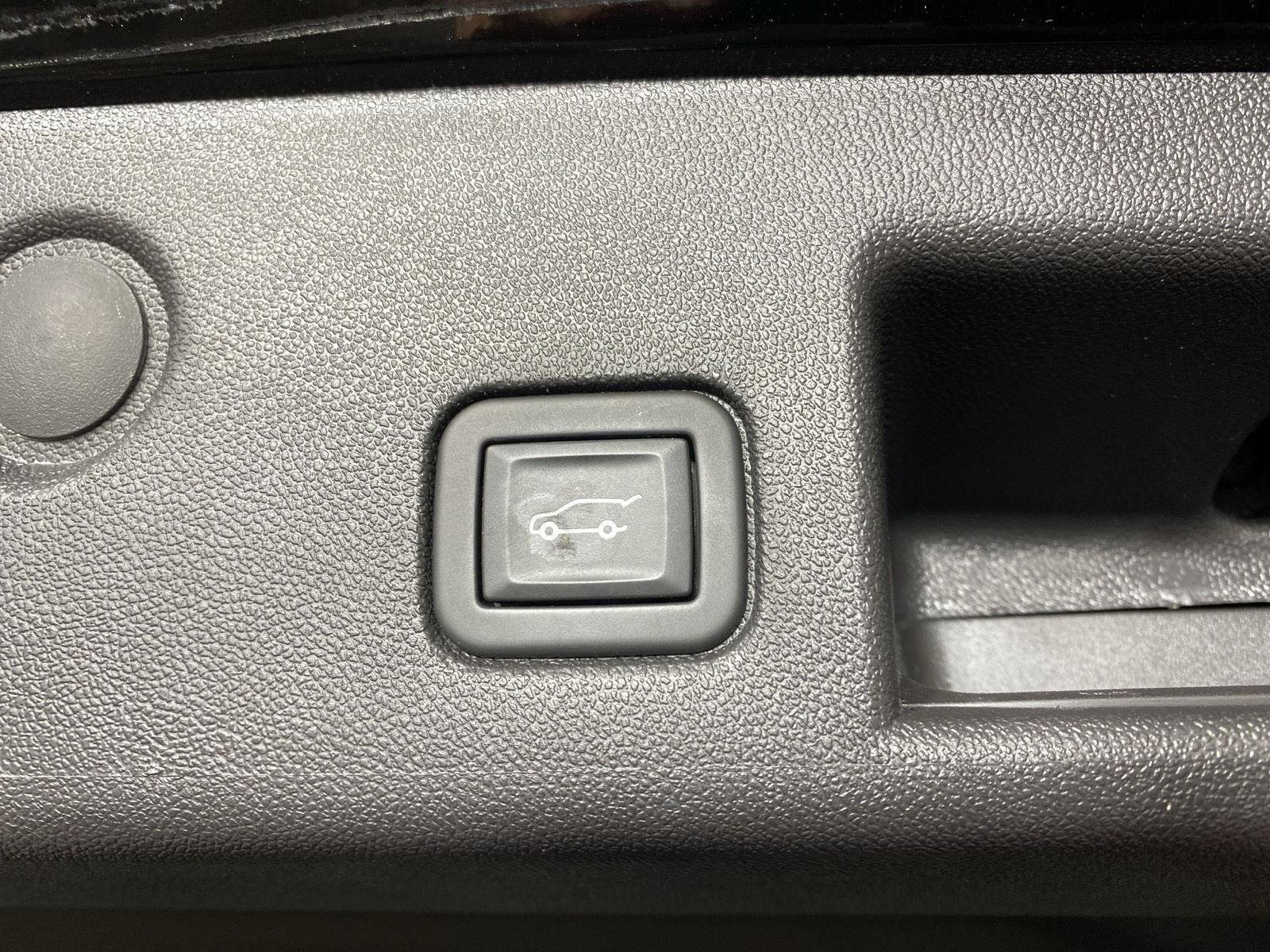 Used 2024  Chevrolet  image 27