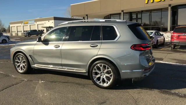 Used 2025 Gray BMW xDrive40i image 6