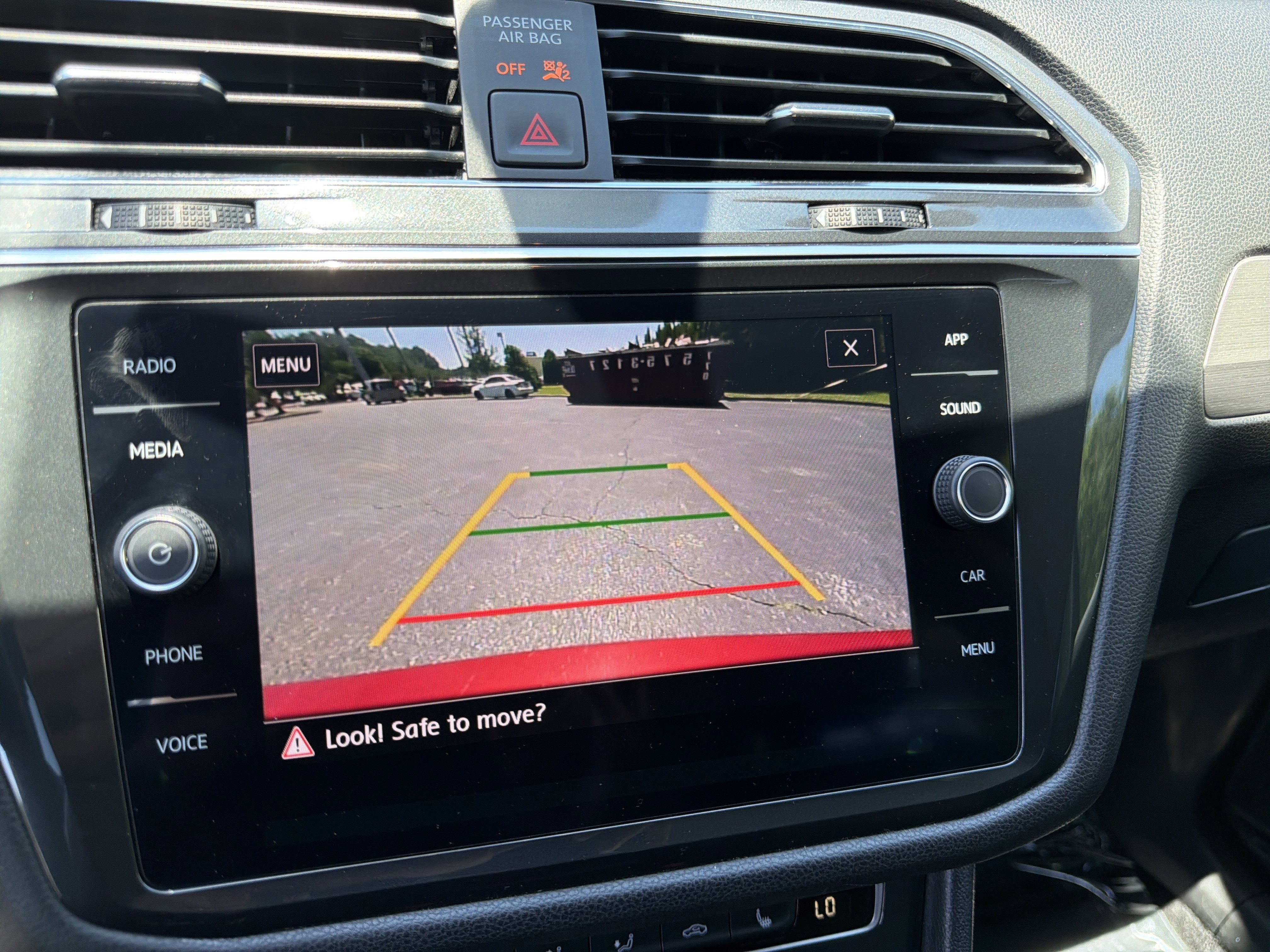 Used 2019  Volkswagen SE image 31