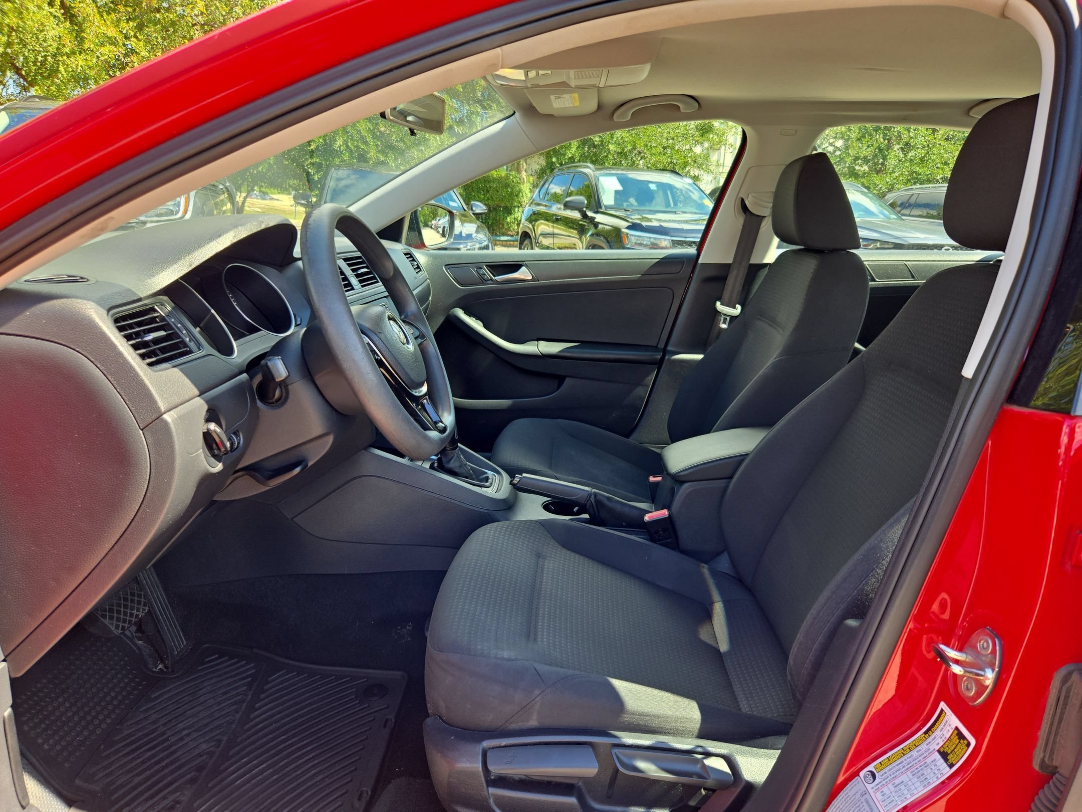 Used 2015  Volkswagen  image 9
