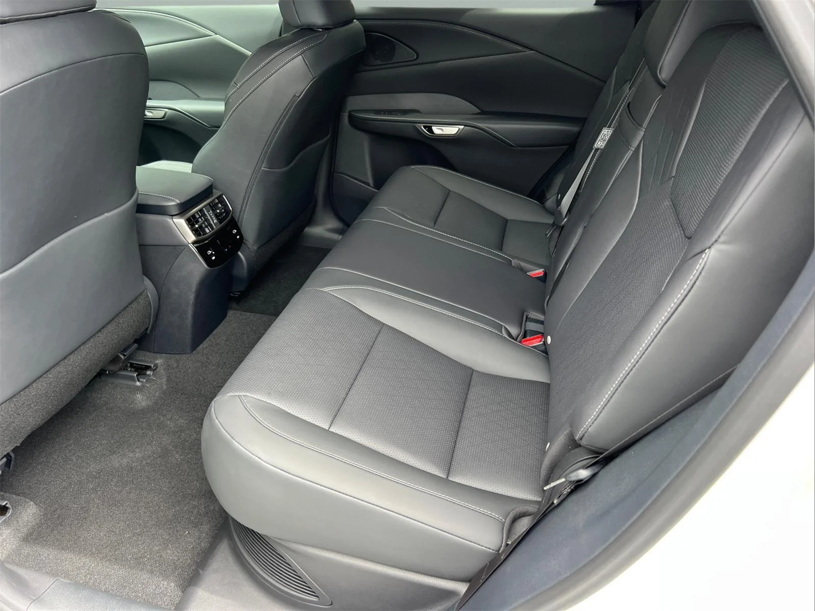New 2026 Eminent White Pearl Lexus RX 350h Premium+ image 13