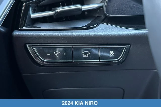 Used 2024 Black Kia Wind image 32