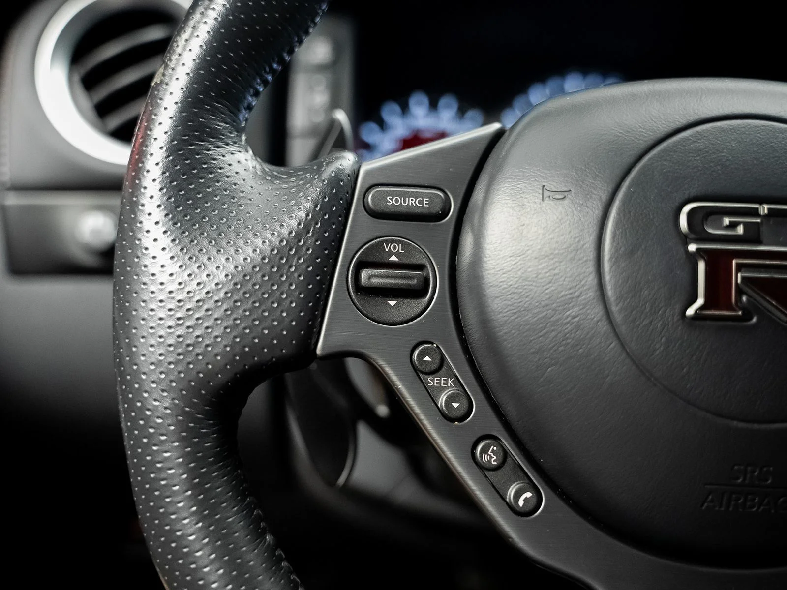 Used 2015 Red Nissan Premium image 45