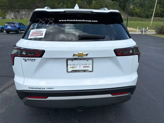 Used 2025 Summit White Chevrolet LT image 6