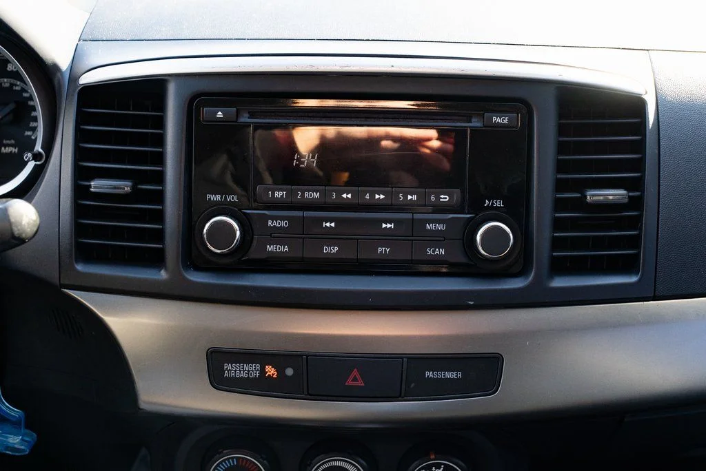 Used 2014 Silver Mitsubishi ES image 12