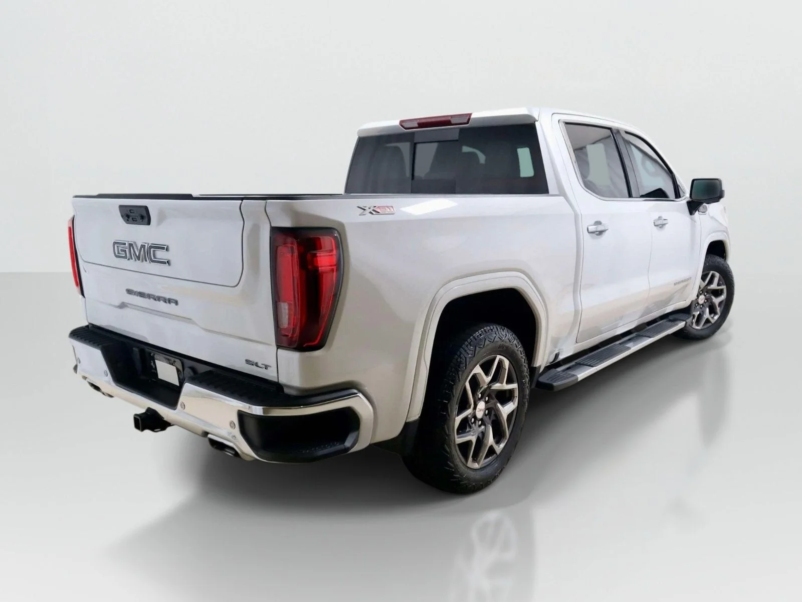 Used 2022 White Frost Tricoat GMC SLT image 5