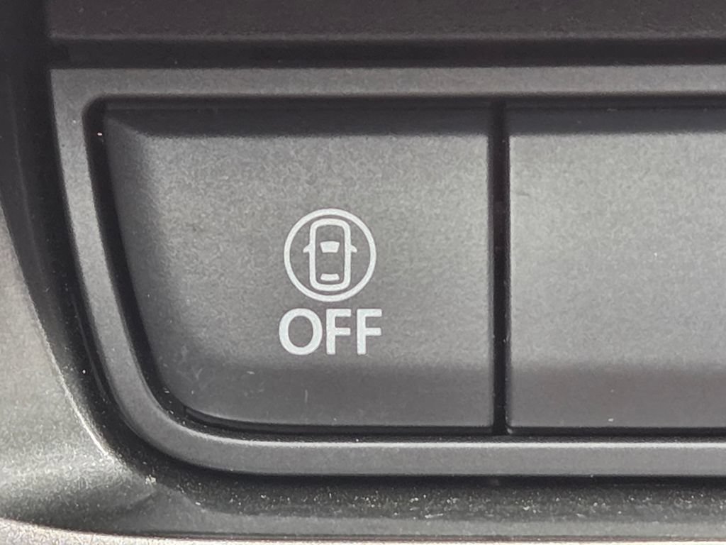 Used 2021 Snowflake White Pearl Mica Mazda Select image 16