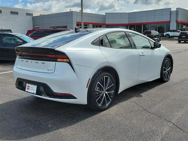 Certified Used 2024 Wind Chill Pearl Toyota Limited image 34