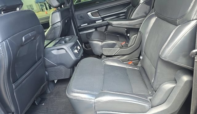 Used 2025 Agate Black Metallic Ford Platinum image 8