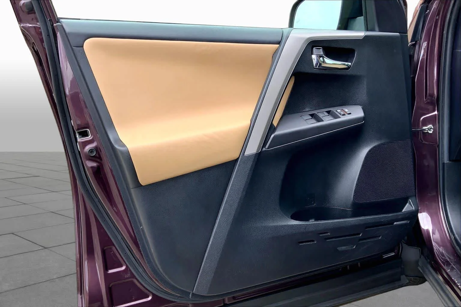 Used 2017 Black Currant Metallic Toyota XLE image 22