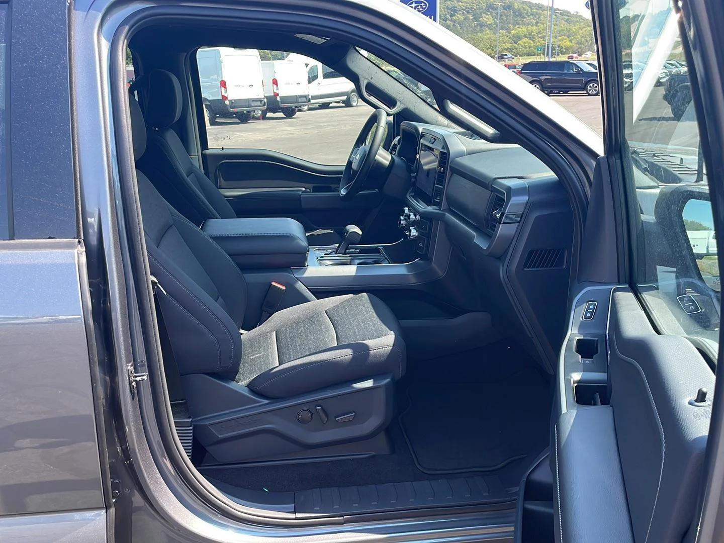 New 2026 Carbonized Gray Metallic Ford XLT image 27