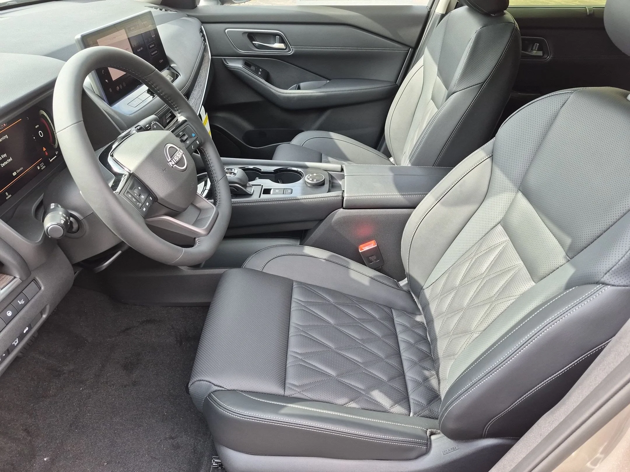 New 2026 Champagne Silver Metallic Nissan Platinum image 4