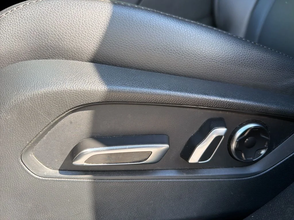 Used 2023  Acura Base image 14