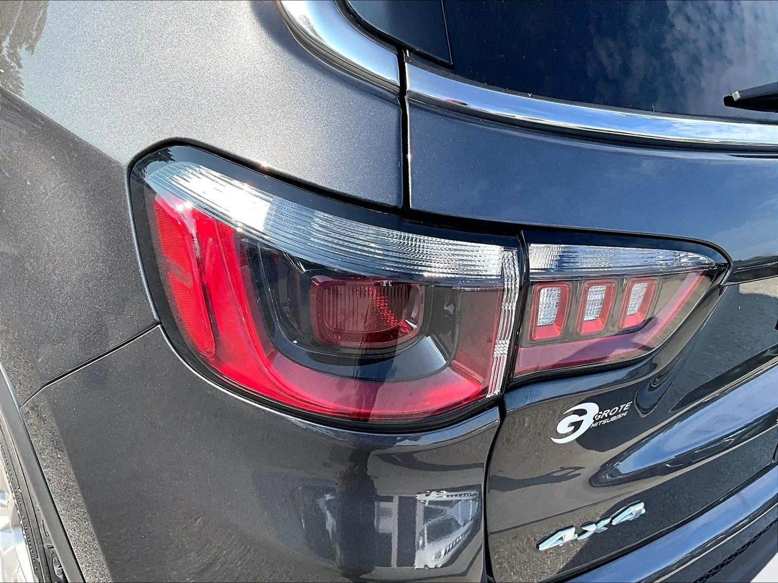 Used 2022 Gray Jeep Latitude image 28