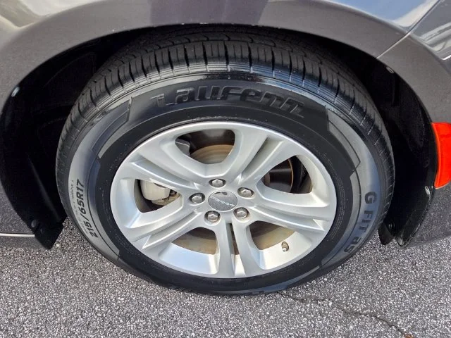 Used 2023 Gray Dodge SXT image 11