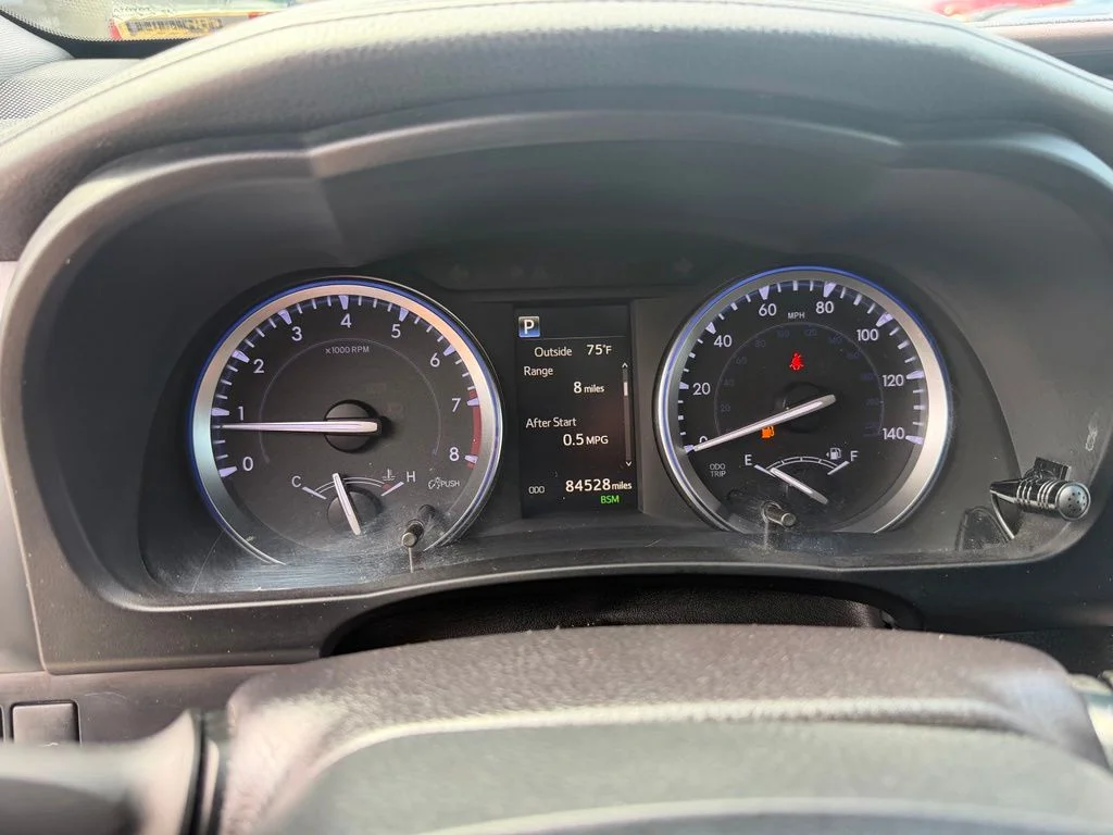 Used 2018 White Toyota XLE image 13