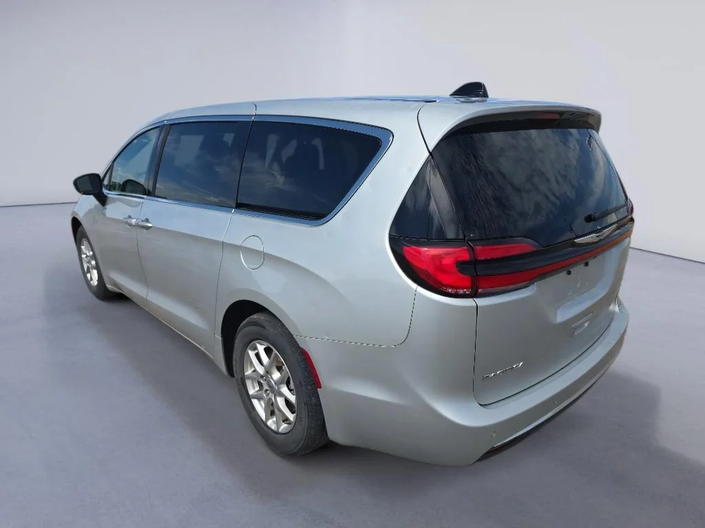 Used 2024 Silver Chrysler Touring L image 7