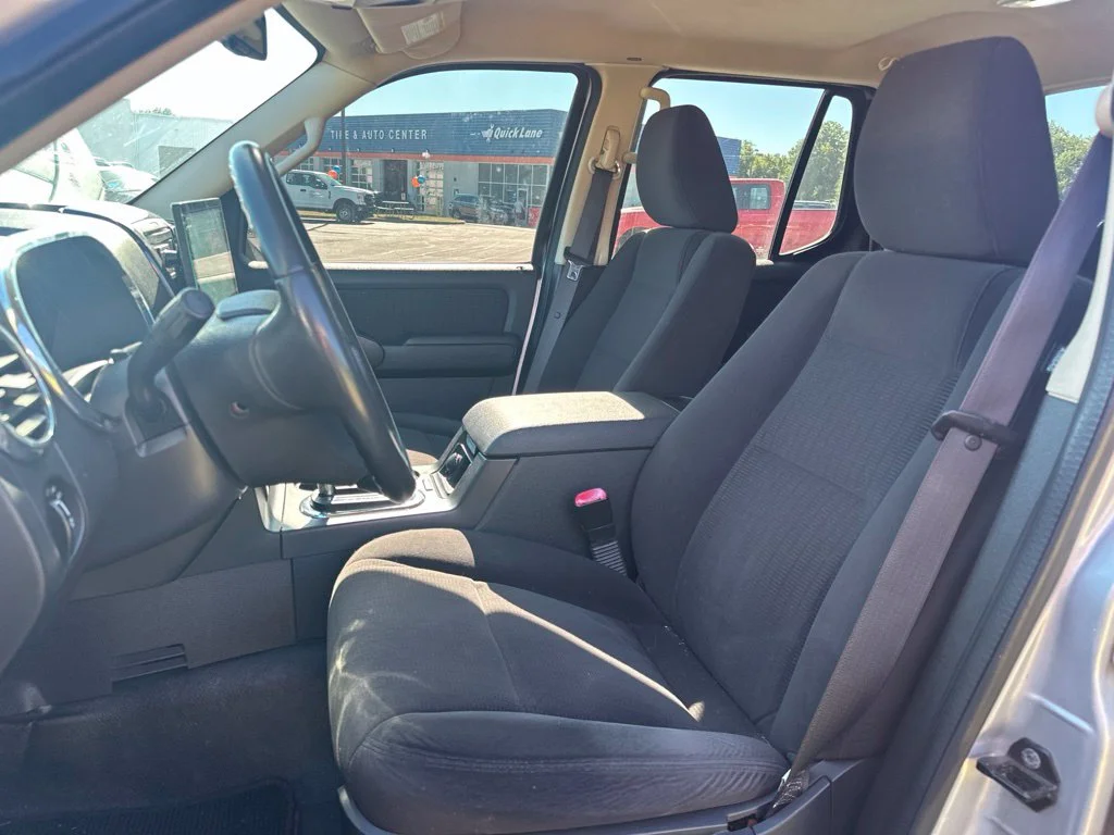 Used 2010 Silver Ford XLT image 10