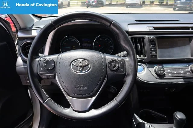 Used 2016 Super White Toyota XLE image 8