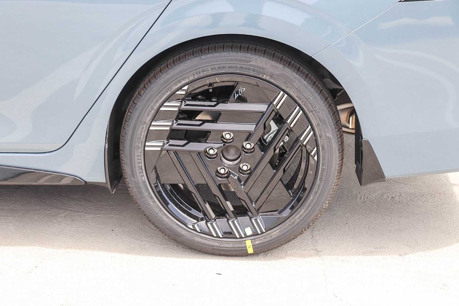 New 2027 Atlantic Gray Metallic / Super Black Two-tone Nissan SR image 12