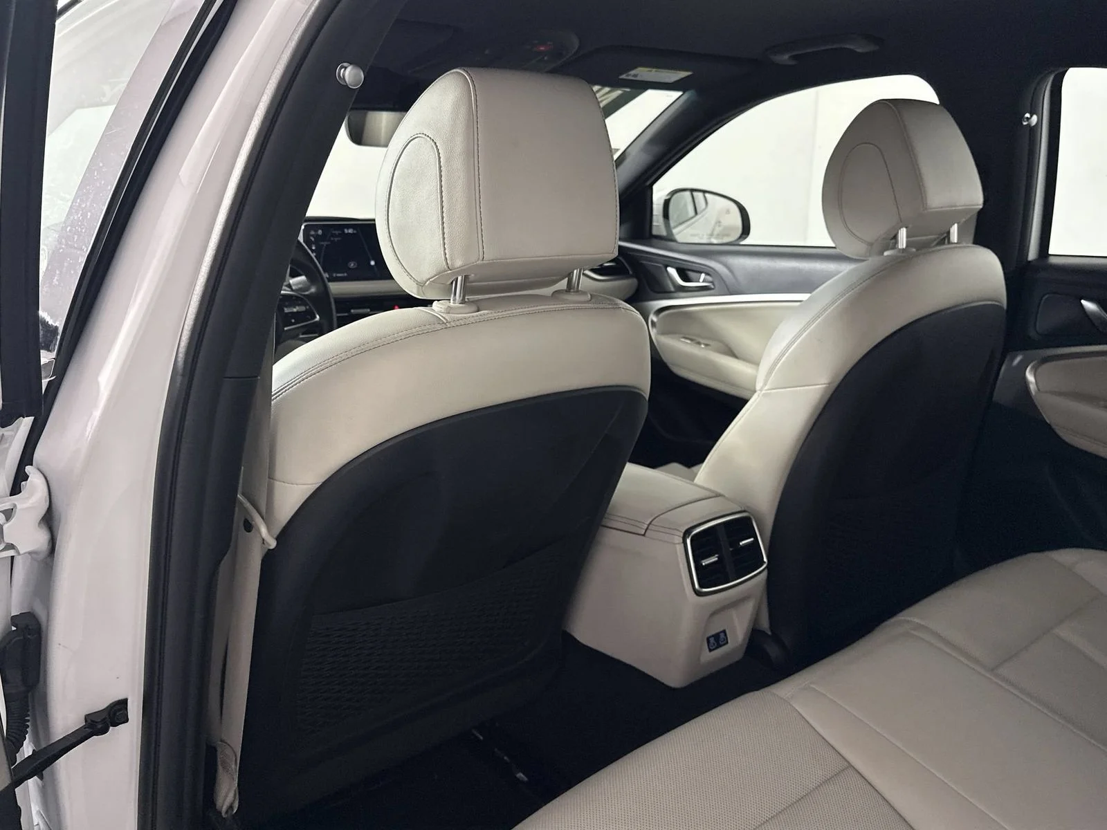Used 2025 White Genesis 2.5T image 24