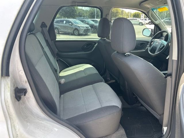 Used 2007 White Ford XLS image 11