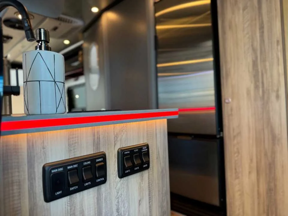 Used 2024 SILVER AIRSTREAM  image 32