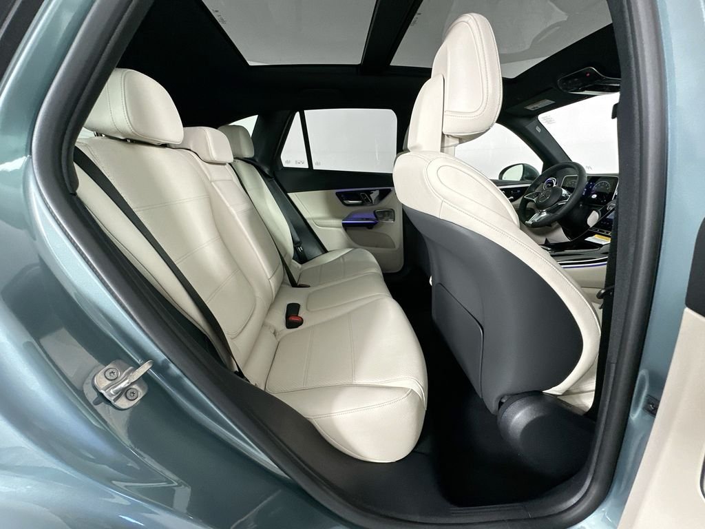 New 2026 Verde Silver Metallic Mercedes-Benz GLC 300 image 29