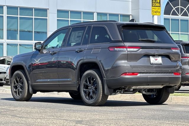 New 2026 Baltic Gray Metallic Clear-Coat Exterior Paint Jeep Laredo Altitude image 5