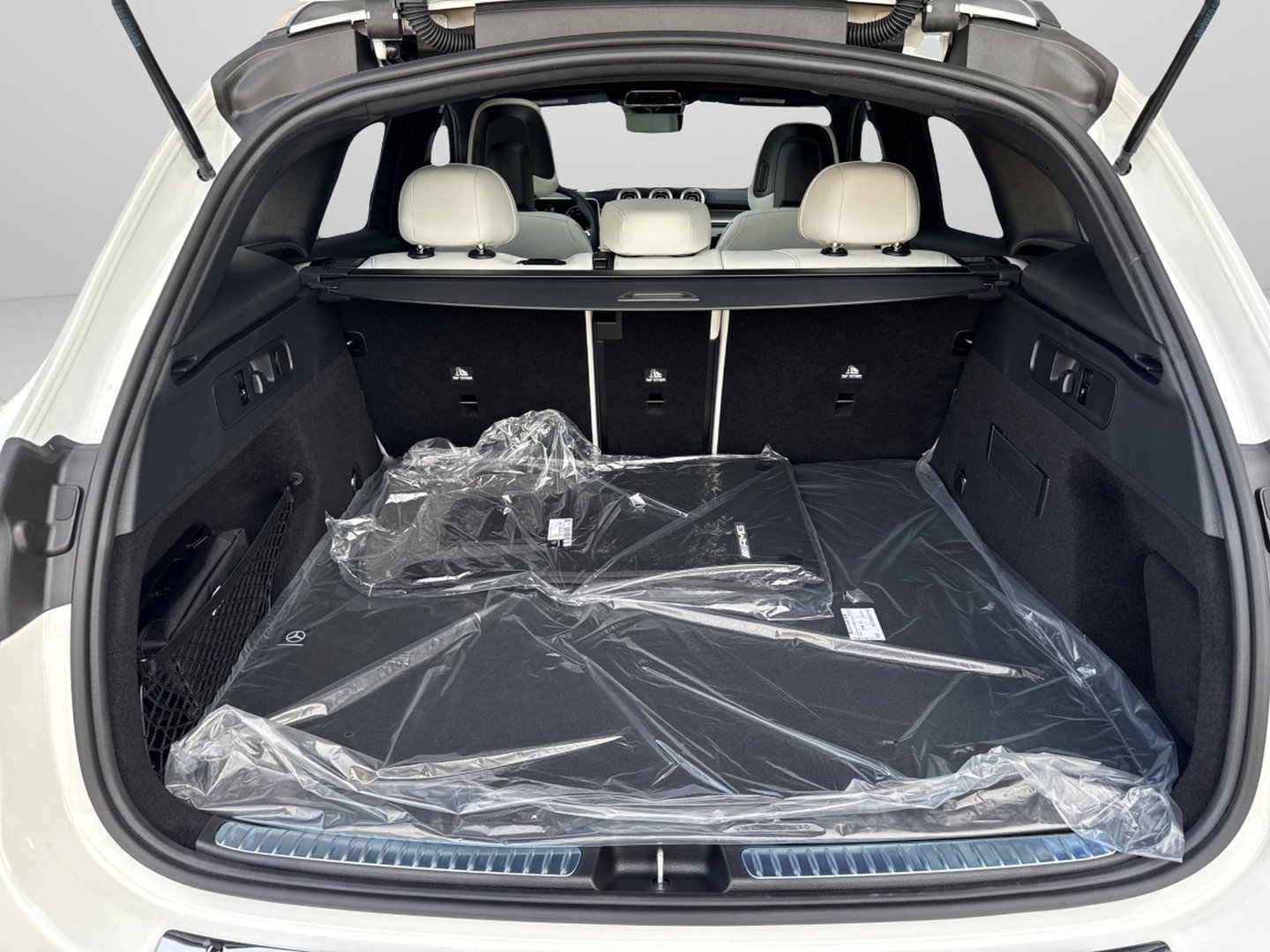Certified Used 2026 Polar White Mercedes-Benz GLC 300 image 33