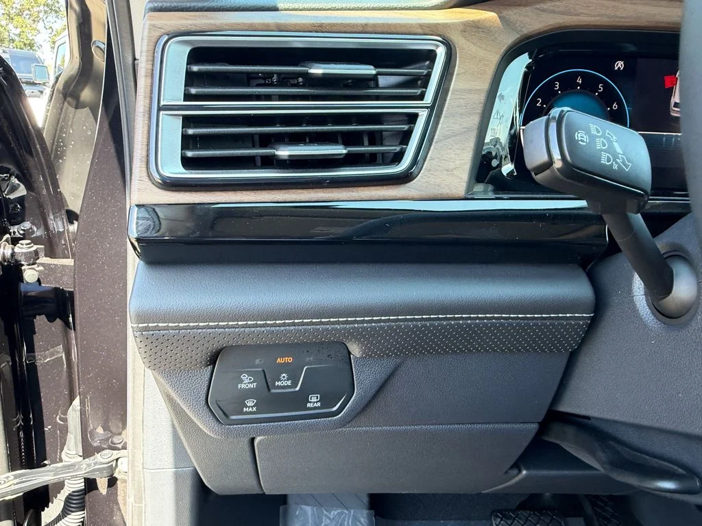 New 2026 Deep Black Pearl Volkswagen 2.0T SE image 19