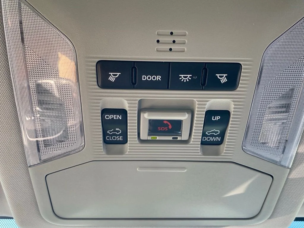 Used 2020 Silver Toyota XLE Premium image 26