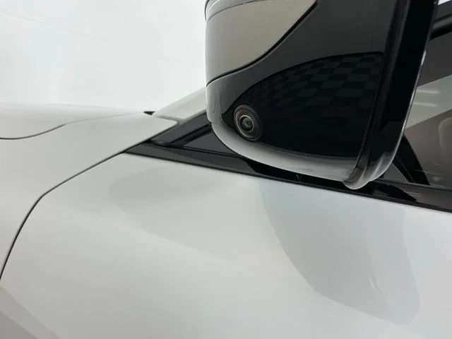 Used 2023 White BMW M50 image 11