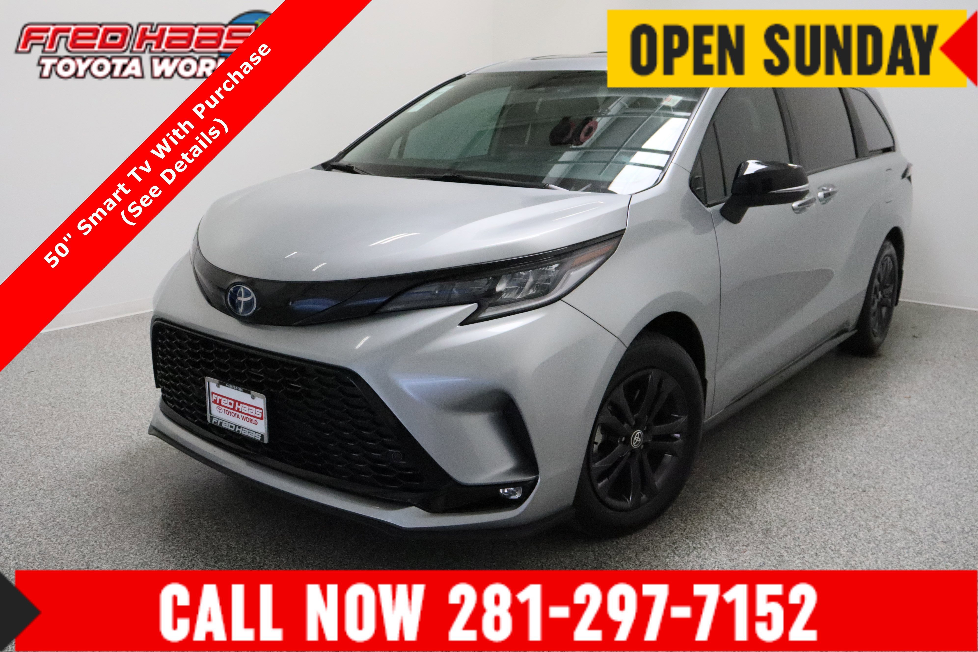 2025 Toyota Sienna XSE 7-Passenger Hybrid AWD's photo