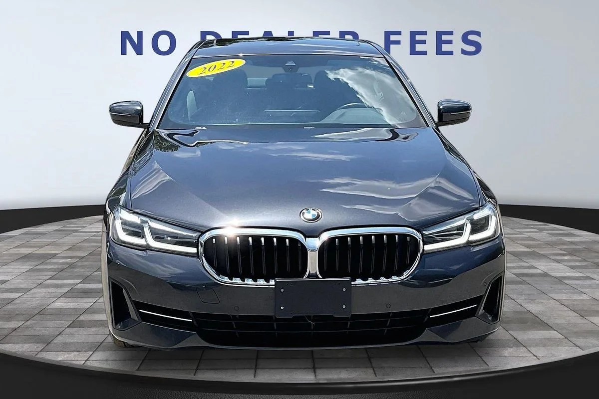 Used 2022  BMW i xDrive image 2