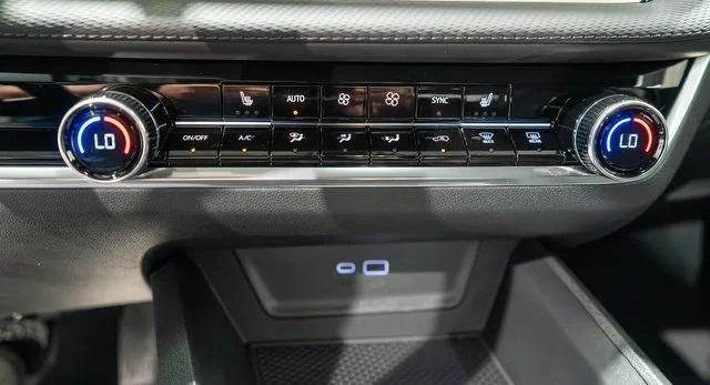 2027 Chevrolet Equinox LT - Photo 21