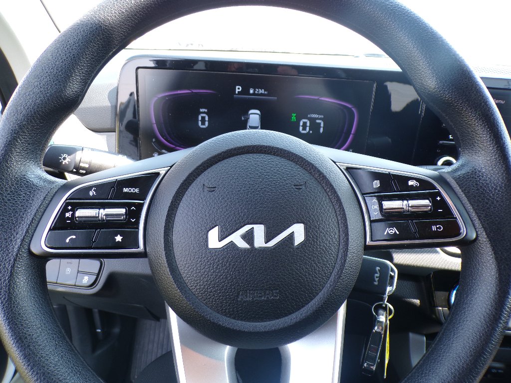 Used 2026 Snow White Pearl Kia LX image 21