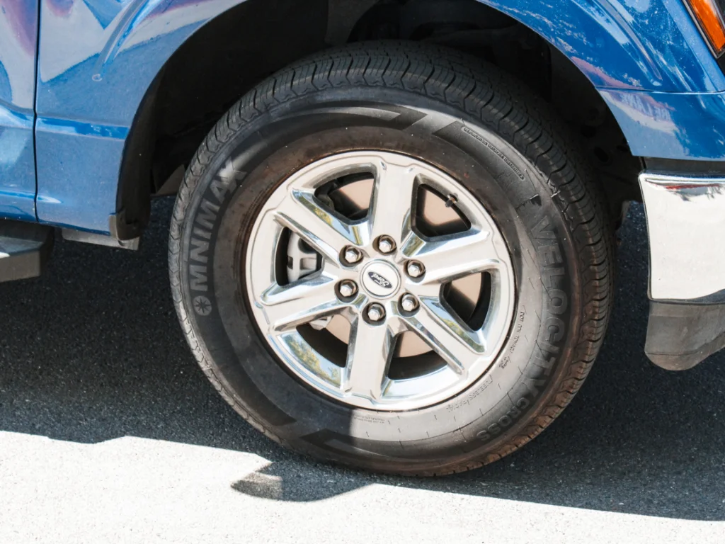 Used 2025 Blue Ford XLT image 4