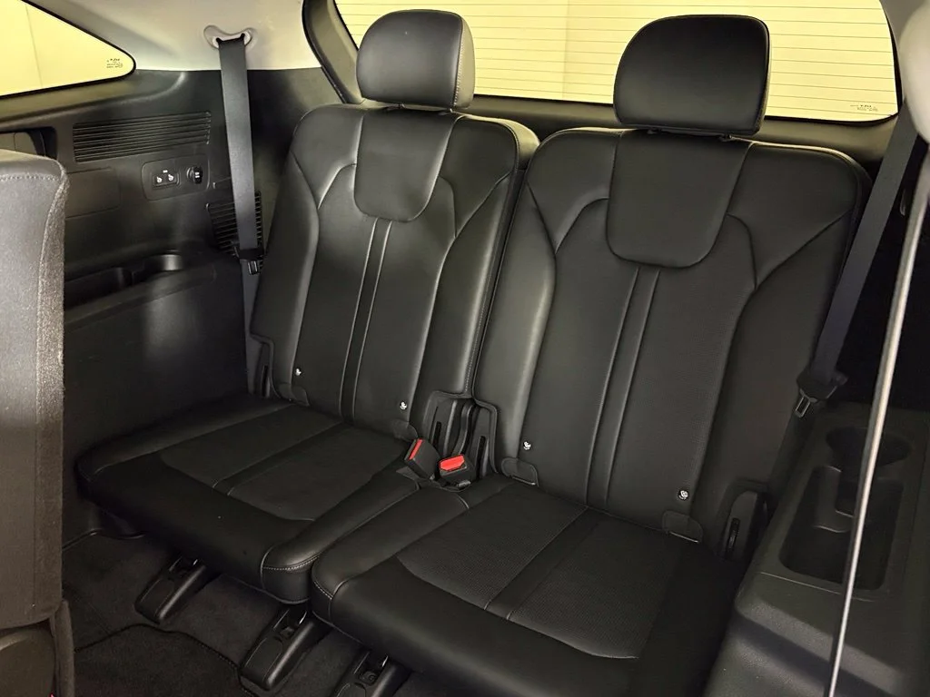 Used 2024 Black Kia S image 39