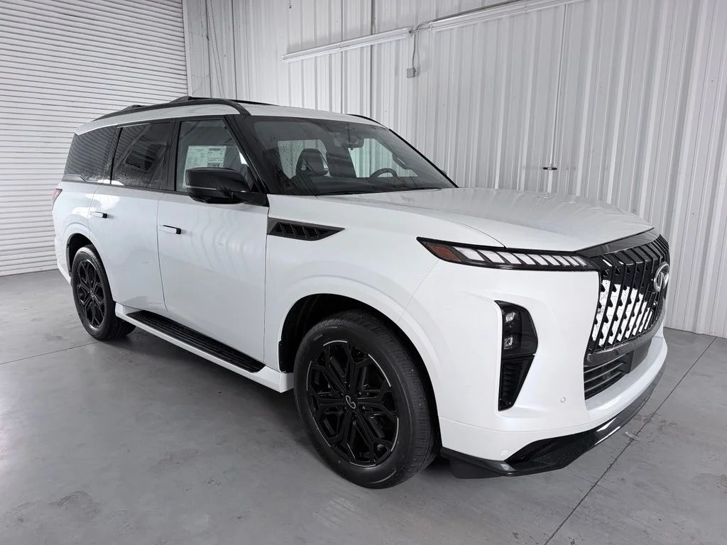 New 2027 RADIANT WHITE INFINITI Sport 4WD image 4