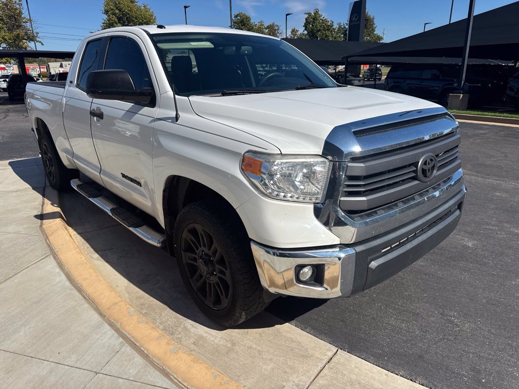 Used 2015 White Toyota SR5 image 2