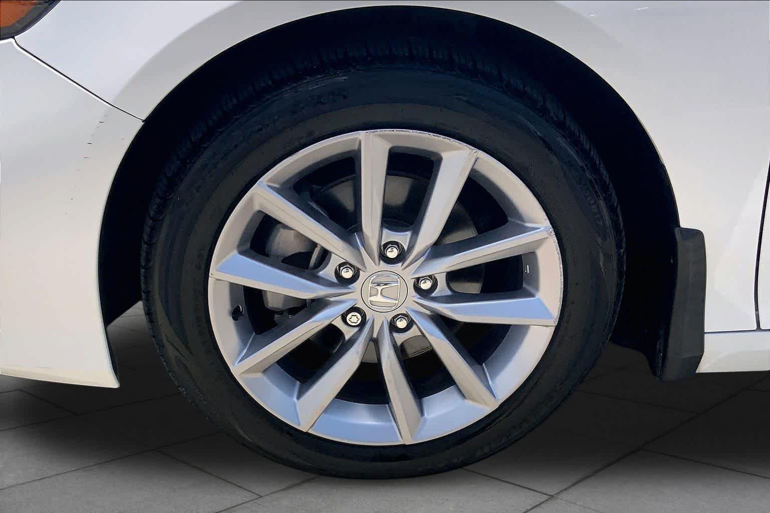 Used 2022 Platinum White Pearl Honda LX image 11
