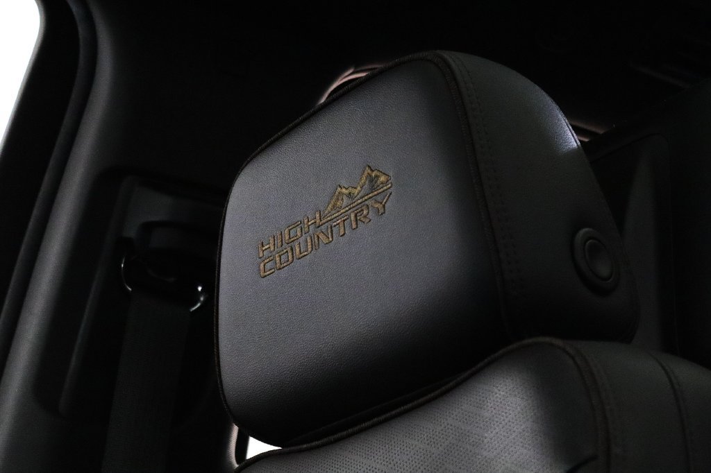 2022 Chevrolet Suburban High Country - Photo 18