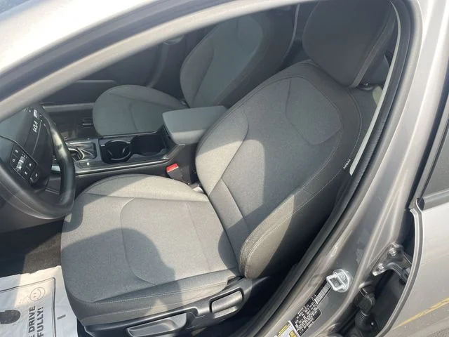 2025 Kia K4 LXS - Photo 17