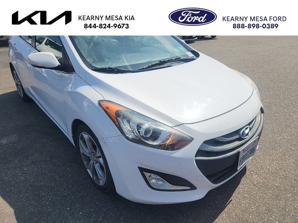 Used 2013 White Hyundai Base image 1