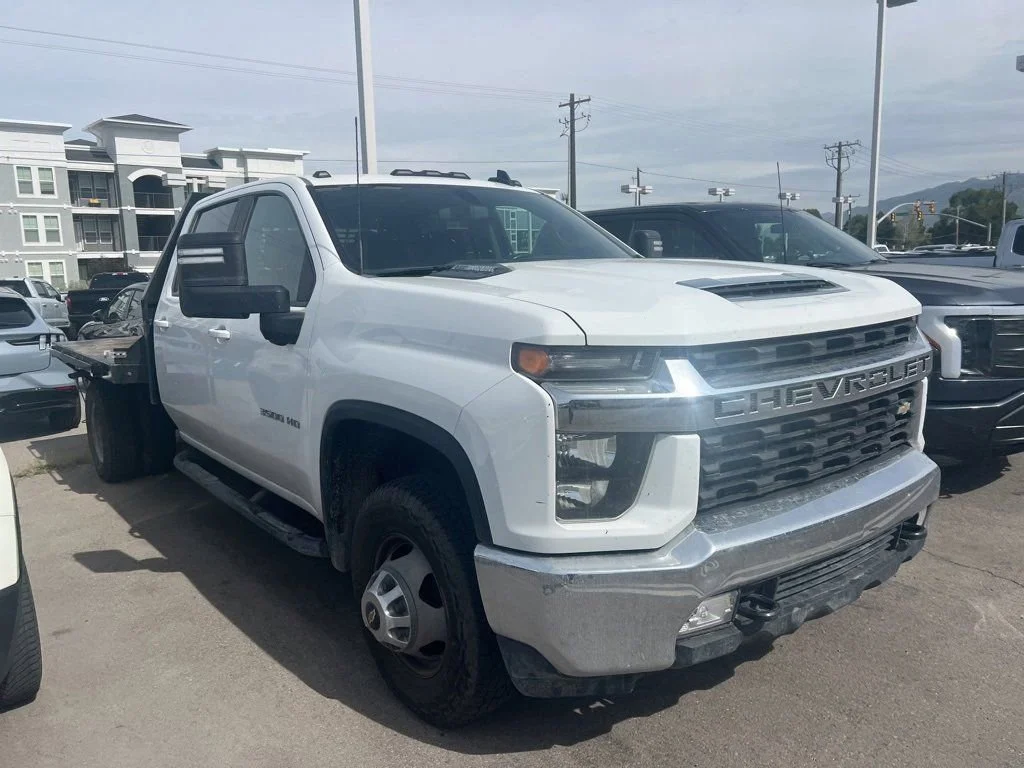 Used 2022 Summit White Chevrolet LT image 27