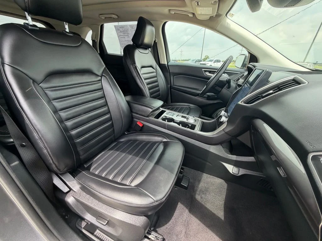 Used 2024 Gray Ford SEL image 31